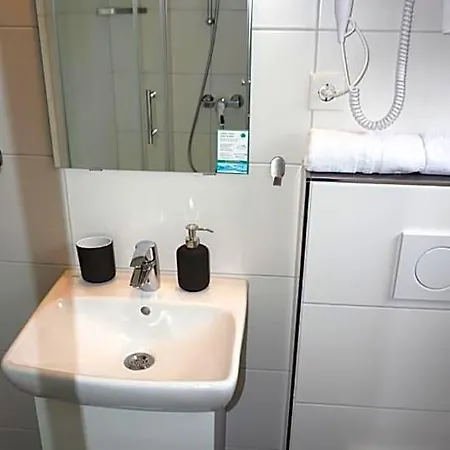 Gaestehaus Mira אורחן